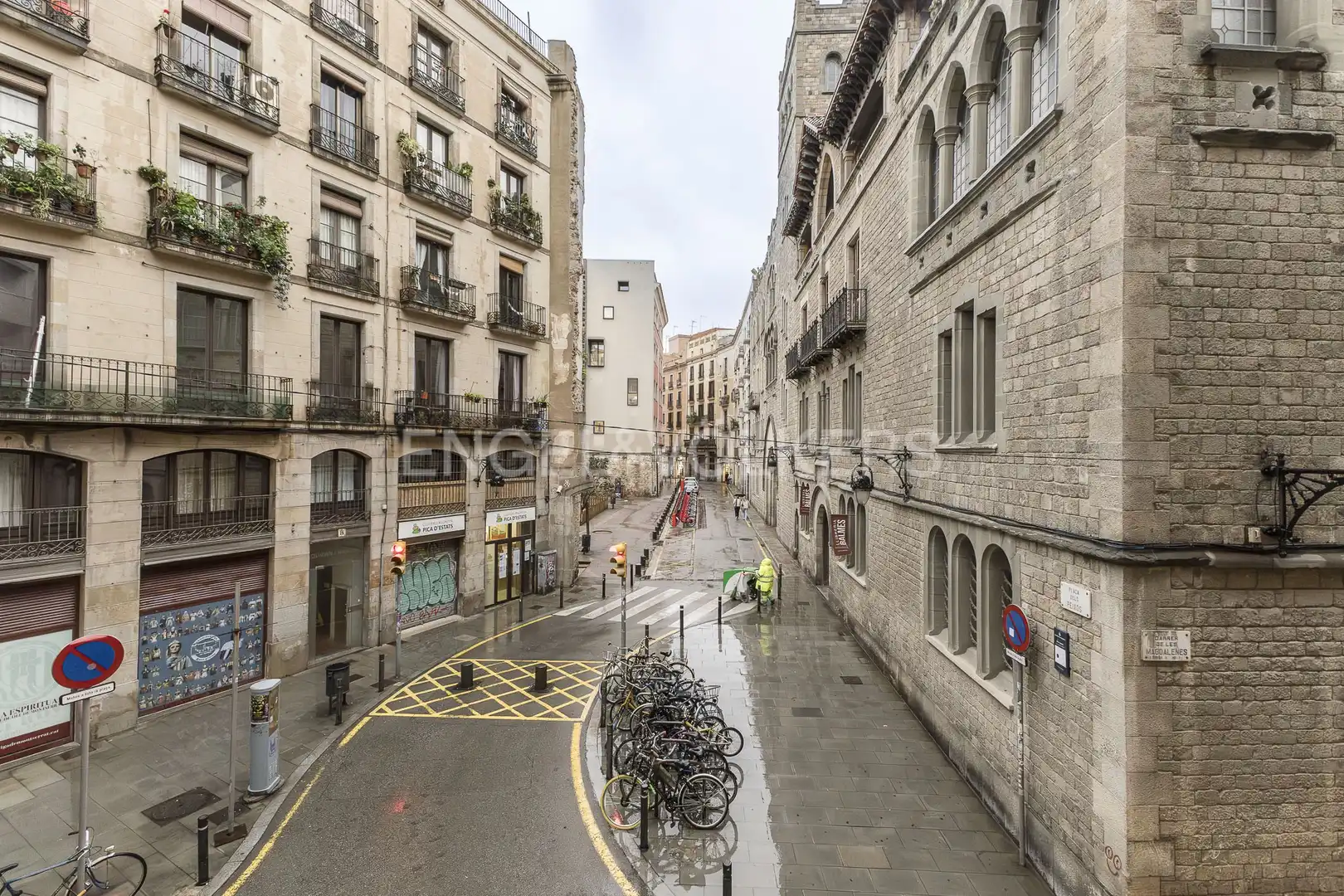 Außenansicht von Wohnung zur Miete in Barcelona mit Klimaanlage, Heizung und Parkett