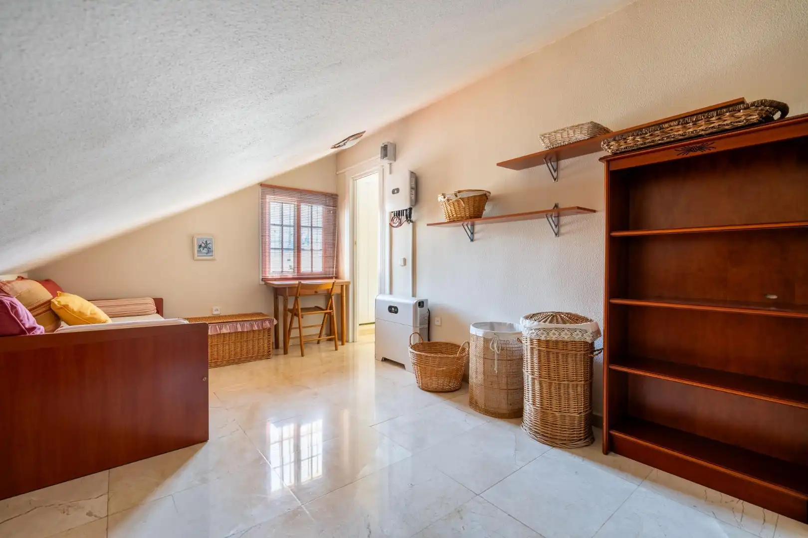 Habitación de Casa adosada en venta en Almería con Aire acondicionado, Terraza y Trastero