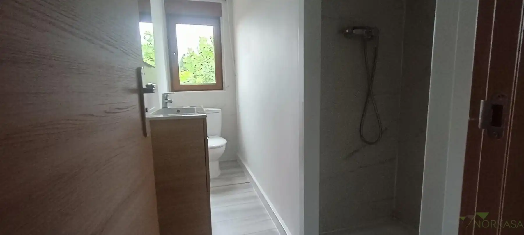 Bany de Apartament en venda en Oviedo  amb Calefacció i Moblat