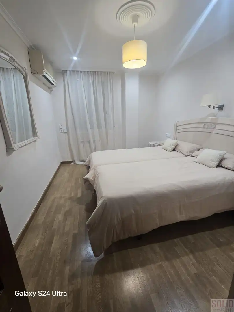 Bedroom of Flat for rent in Valencia  with Air Conditioner and Balcony