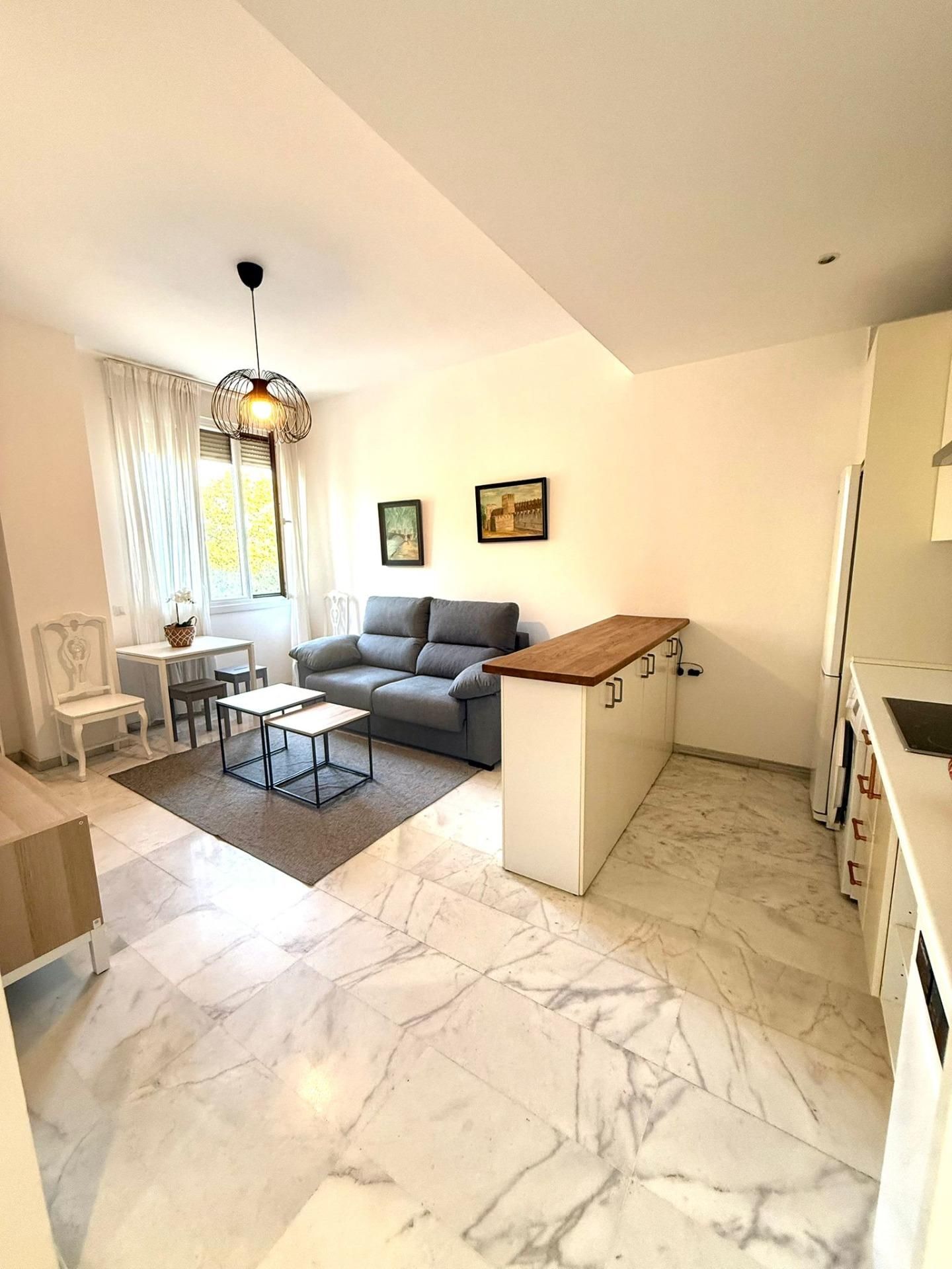 Living room of Apartment for sale in  Sevilla Capital  with Air Conditioner and Community pool