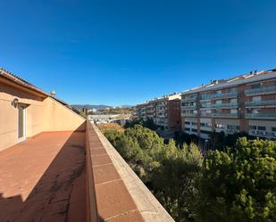 Vista exterior de Àtic en venda en Granollers amb Terrassa i Balcó