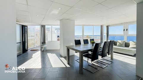 Exclusivo Ático con Terraza Panorámica de 110 m y Vistas al MarEsta impresionante propiedad de 230 m totales que incluye una espec