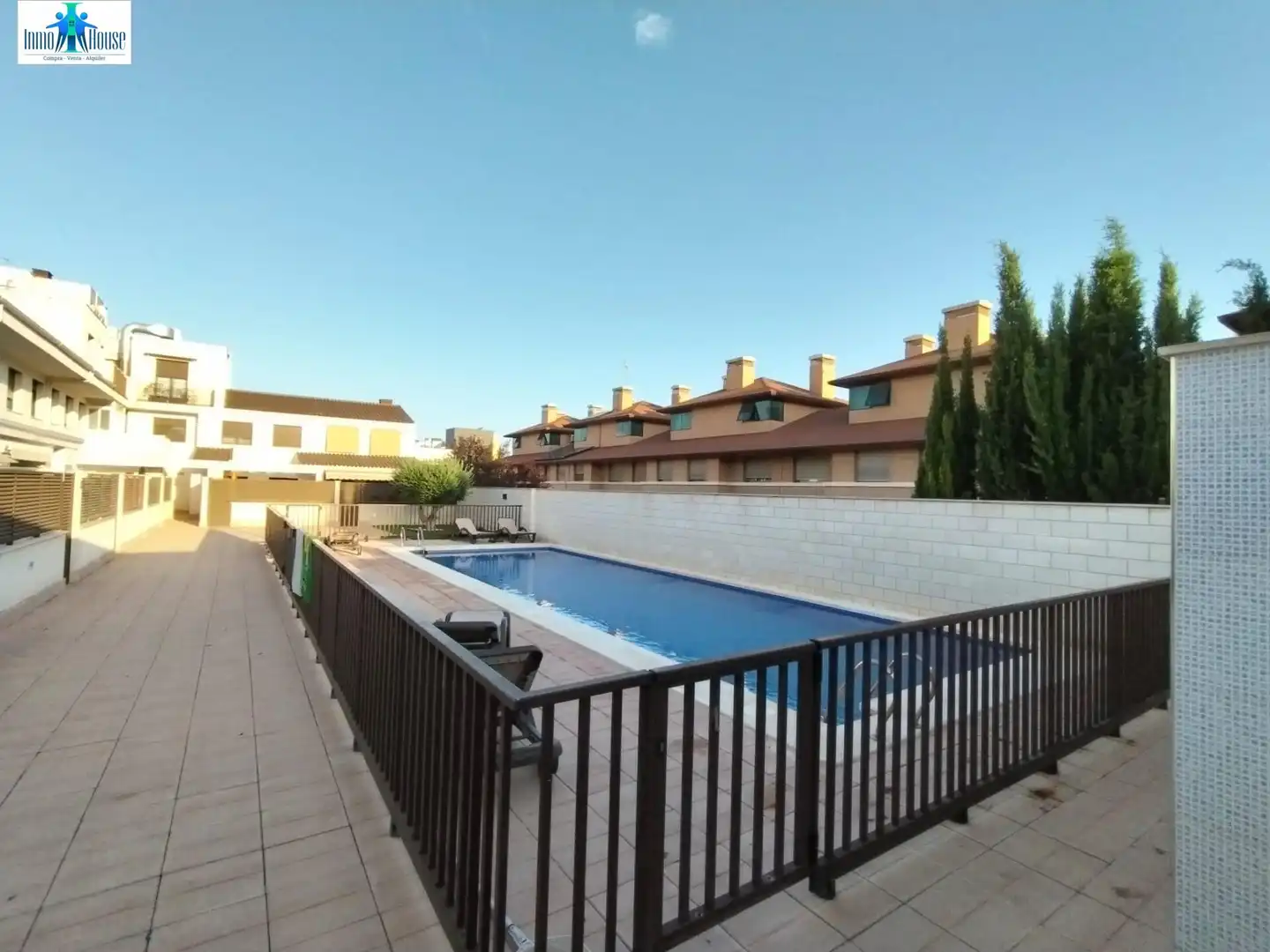 Piscina de Casa adosada en venda en Albacete amb Calefacció, Parquet i Terrassa