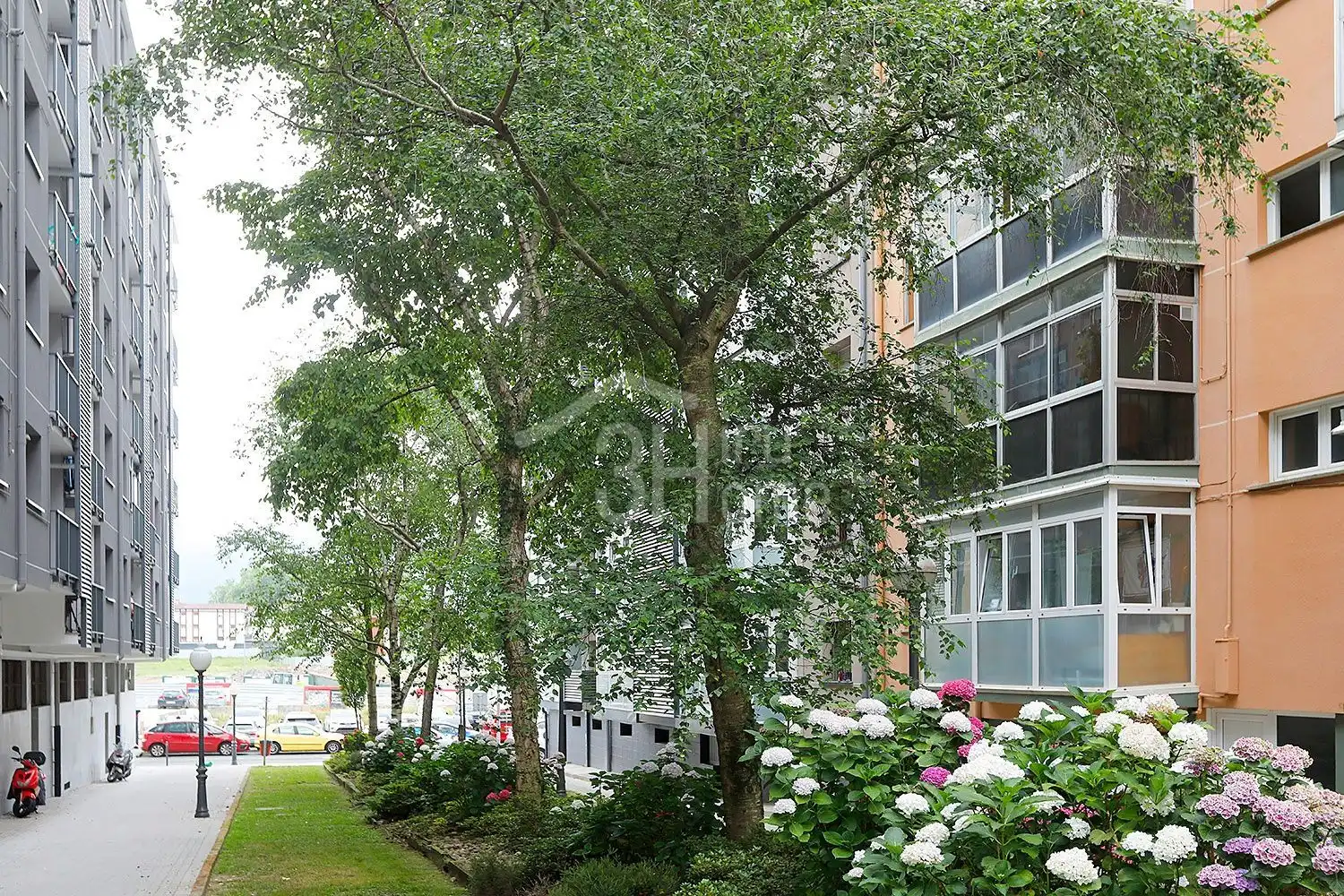 Vista exterior de Piso en venta en Irun  con Calefacción y Trastero