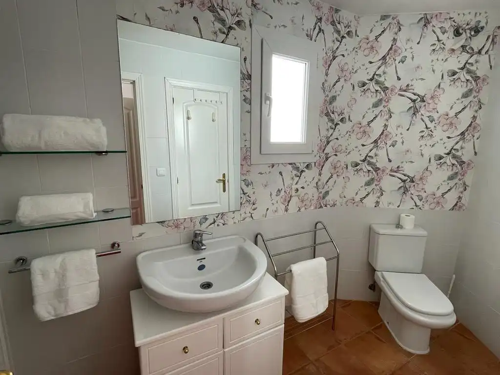 Baño de Apartamento en venta en Marbella con Aire acondicionado, Amueblado y Horno