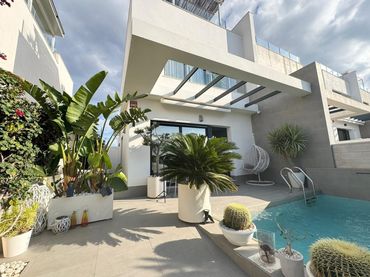 Semi-detached house with balcony for sale in Orihuela Costa