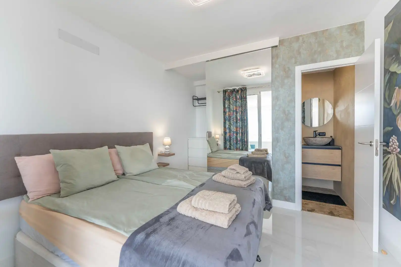 Dormitori de Apartament en venda en Adeje amb Aire condicionat, Terrassa i Moblat