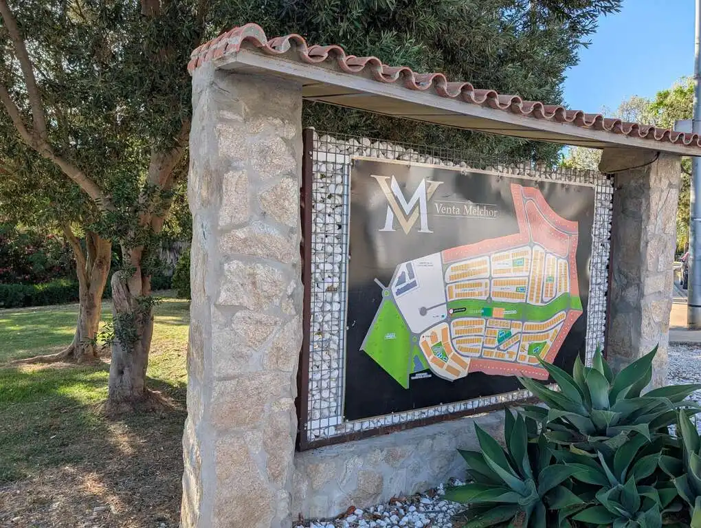 Vista exterior de Casa adosada de alquiler en La Línea de la Concepción con Aire acondicionado, Calefacción y Jardín privado