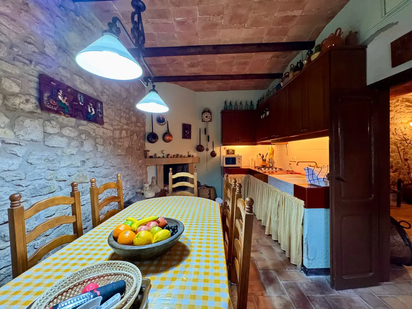 Cuina de Finca rústica en venda en Ullastret amb Calefacció, Terrassa i Traster