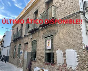 Exterior view of Attic for sale in  Sevilla Capital  with Air Conditioner and Terrace