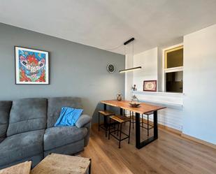Sala d'estar de Pis de lloguer en Palamós amb Terrassa i Moblat