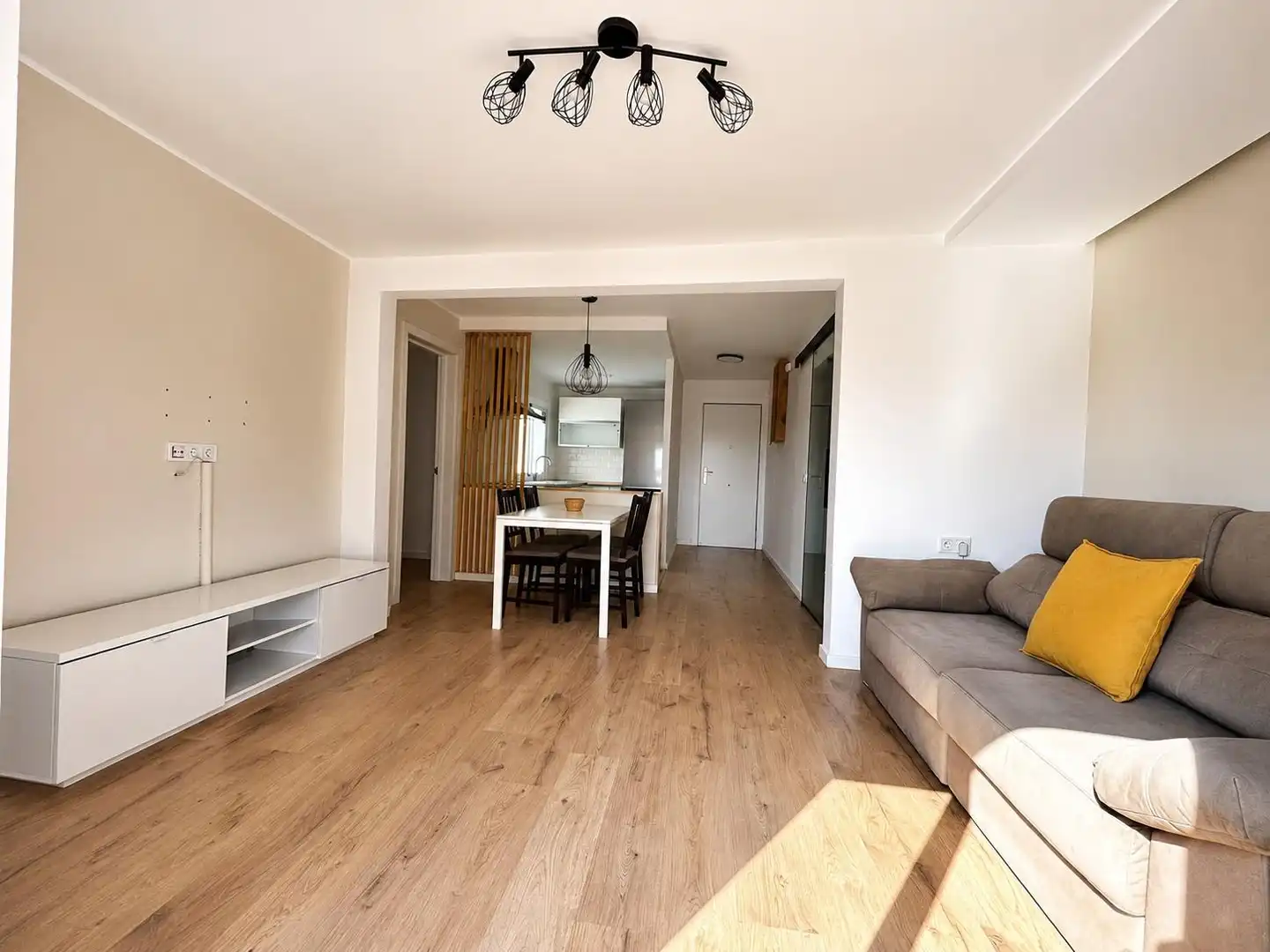 Living room of Attic for sale in L'Hospitalet de Llobregat  with Heating, Parquet flooring and Terrace