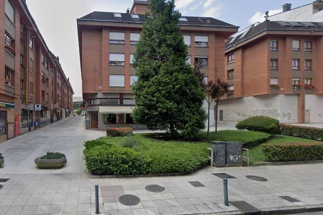 Local comercial en Venta en C/ Fray Ceferino en Milán - Pumarín