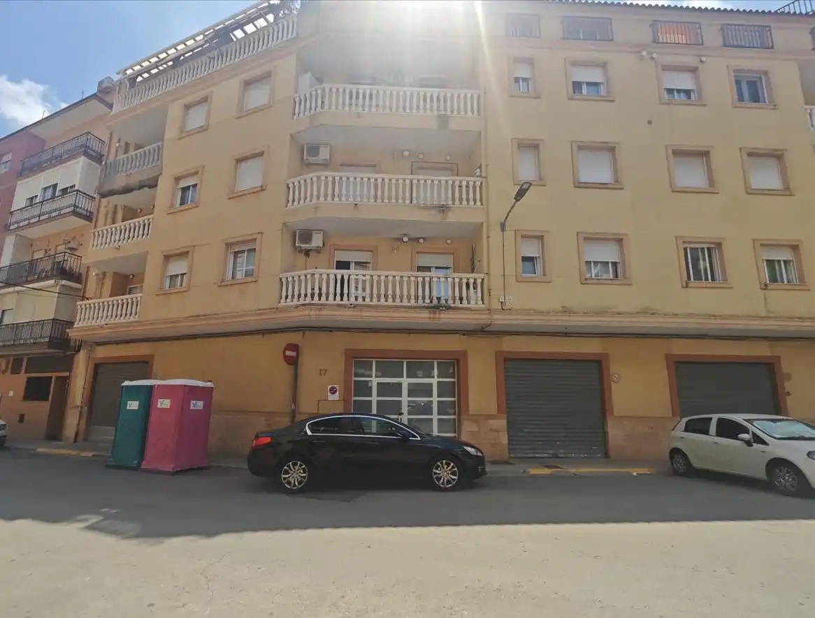 Vista exterior de Garatge en venda en Burjassot