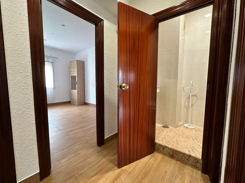 Baño de Piso en venta en Gijón  con Calefacción y Horno