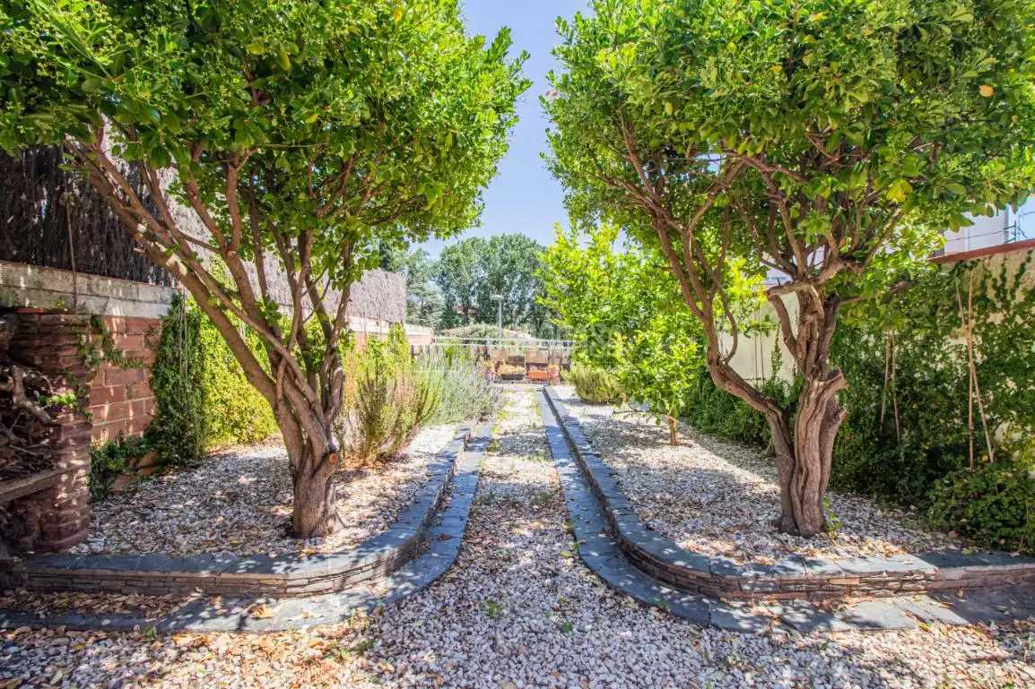 Jardín de Casa adosada en venta en Sant Cugat del Vallès con Calefacción y Terraza