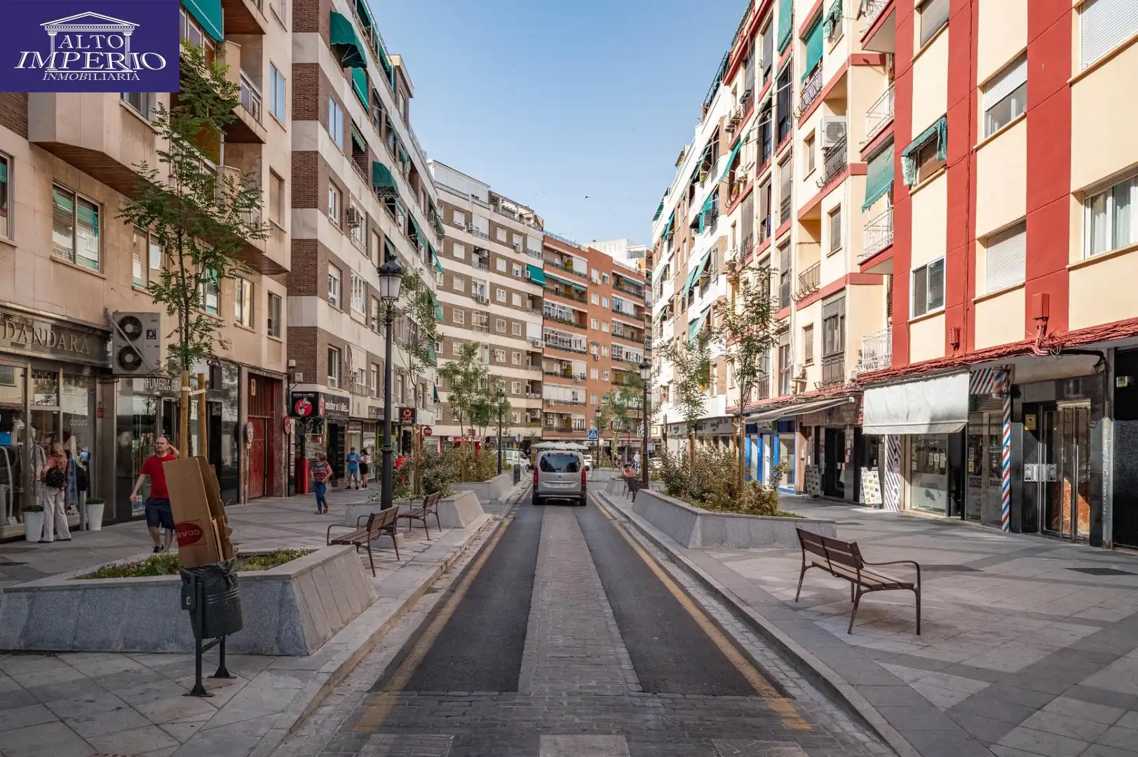 Piso con terraza en venta en Calle EMPERATRIZ EUGENIA 6, imagen 2
