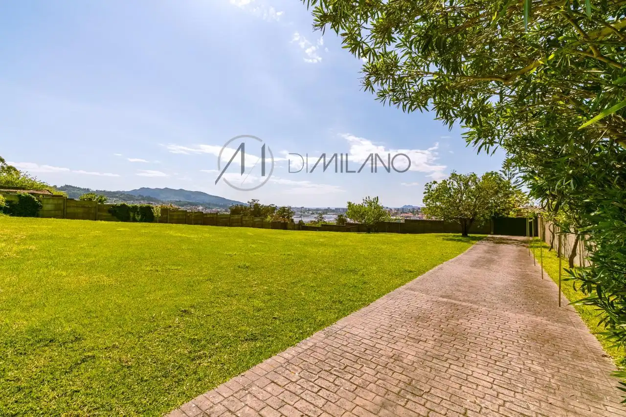 Casa o chalet en venta en Vigo  con Calefacción, Jardín privado y Parquet