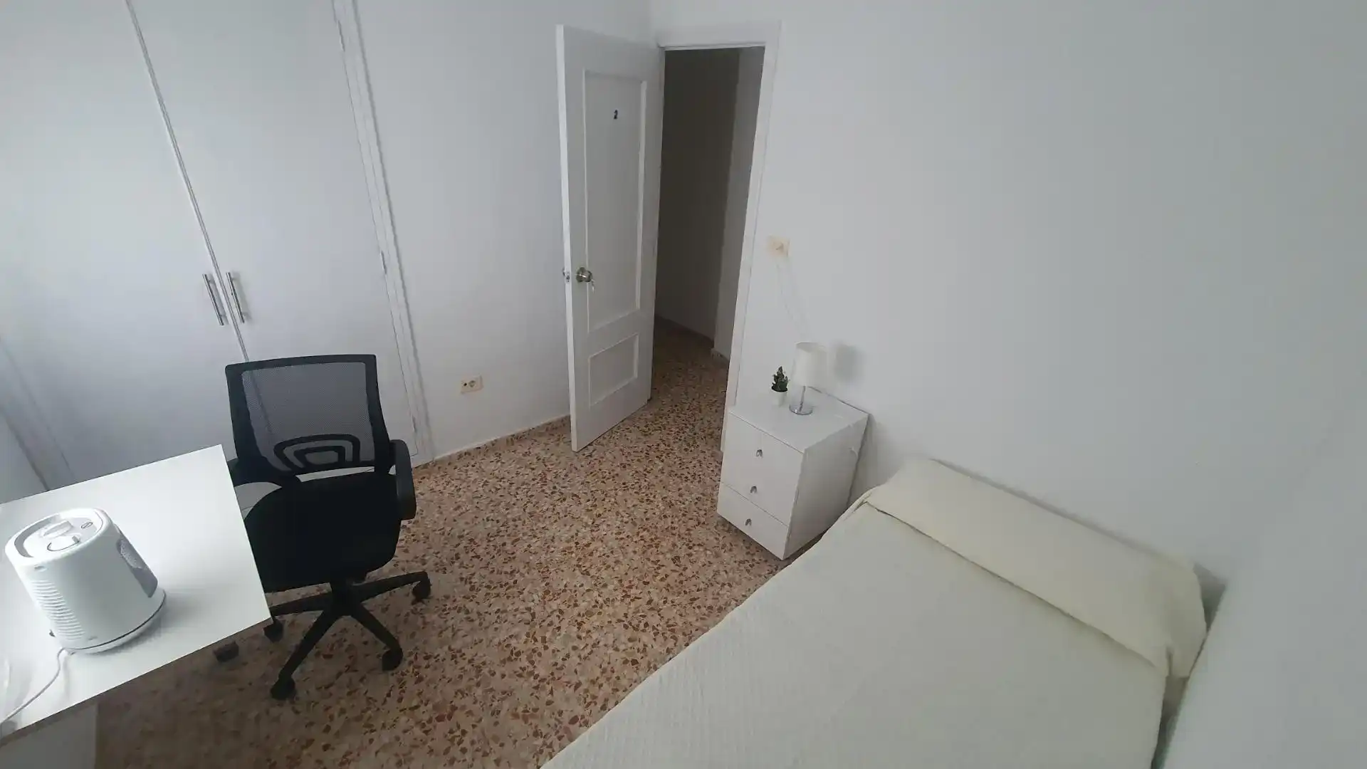 Dormitori de Pis en venda en Alzira amb Aire condicionat, Moblat i Forn