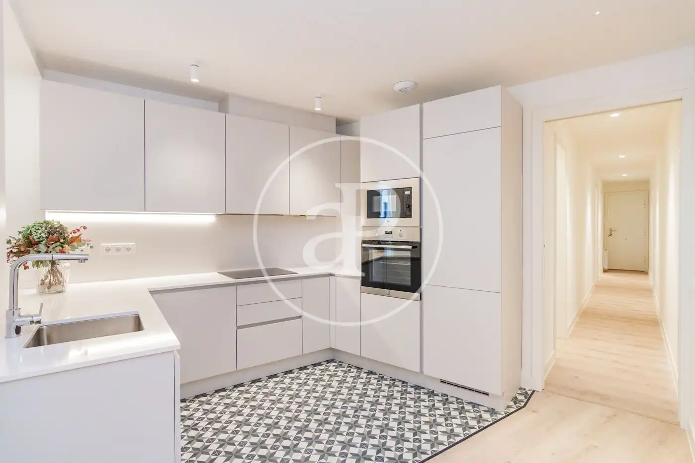 Kitchen of Flat for rent in Madrid  with Air Conditioner, Heating and Storage room