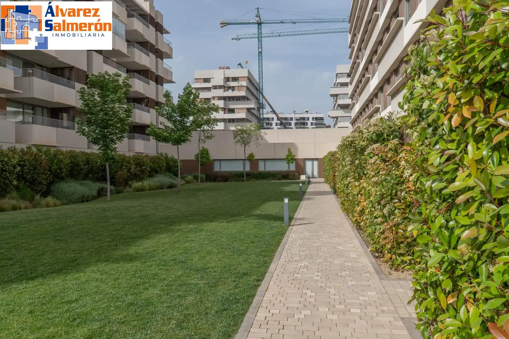 Terrassa de Pis en venda en Granada amb Moblat i Piscina comunitària