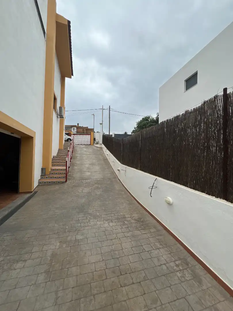 Vista exterior de Casa o chalet en venta en Chiva con Aire acondicionado, Jardín privado y Terraza