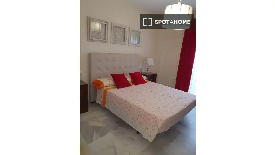 Dormitori de Apartament per a compartir en Rota amb Aire condicionat, Terrassa i Moblat