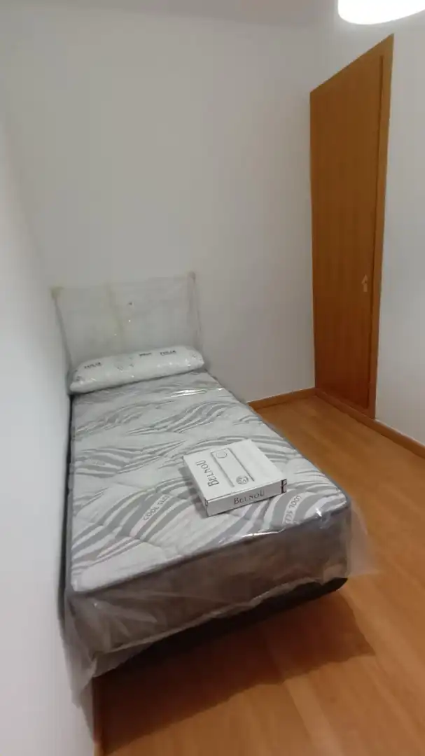 Habitación de Piso de alquiler en Granada con Aire acondicionado, Calefacción y Amueblado