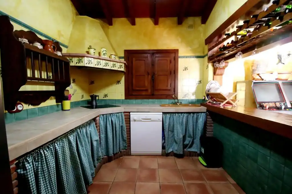 Cocina de Casa o chalet de alquiler en Vélez de Benaudalla con Jardín privado, Terraza y Piscina