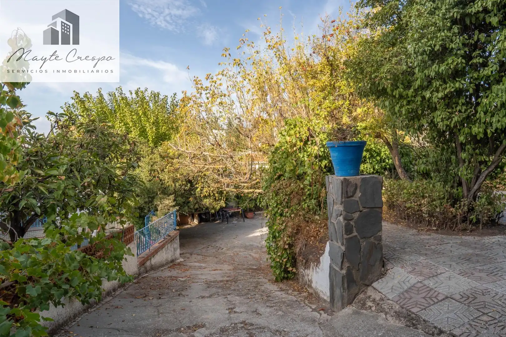 Vista exterior de Casa o xalet en venda en La Zubia amb Calefacció, Jardí privat i Terrassa