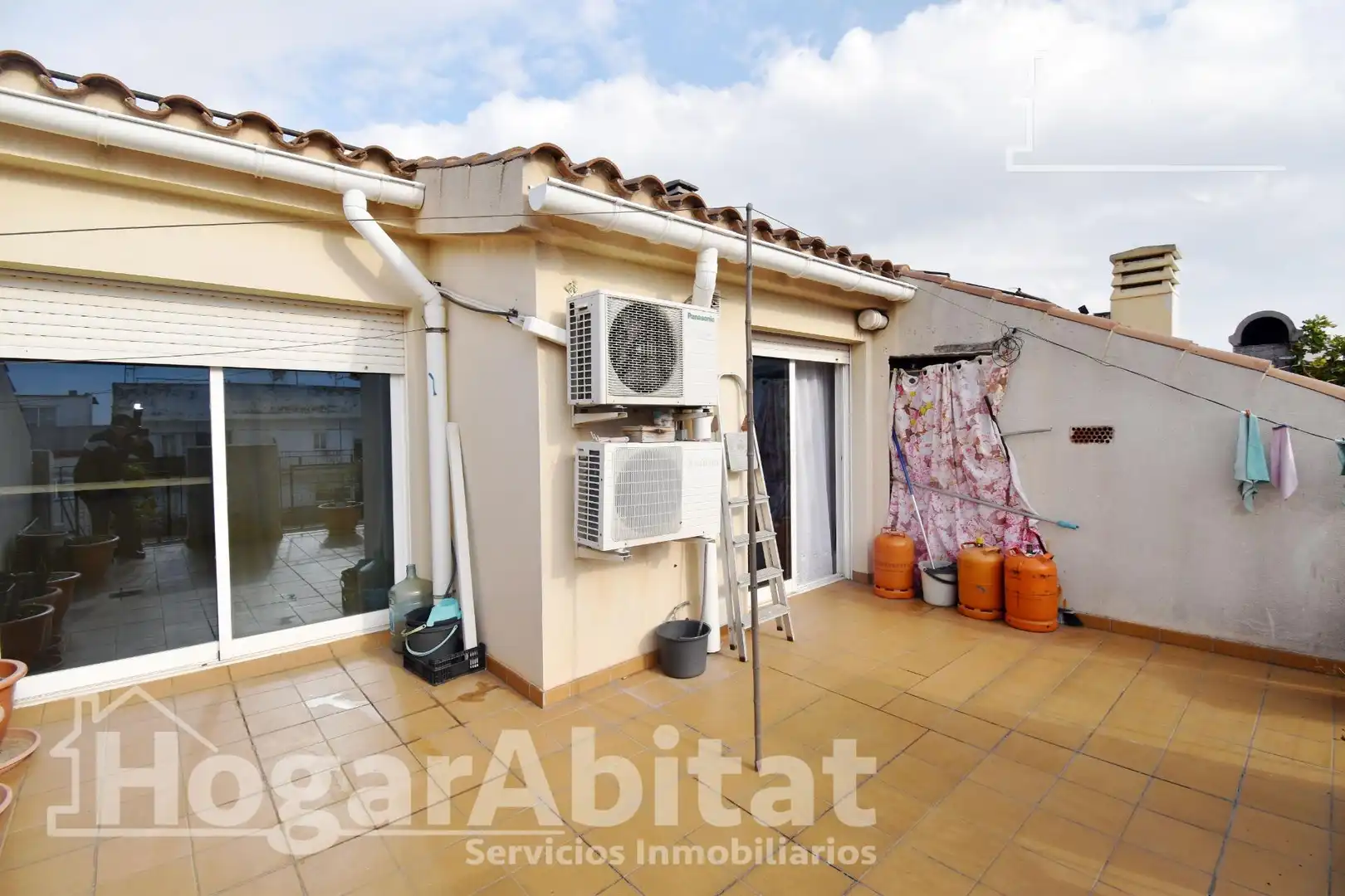 Vista exterior de Àtic en venda en Castellón de la Plana / Castelló de la Plana amb Terrassa i Traster
