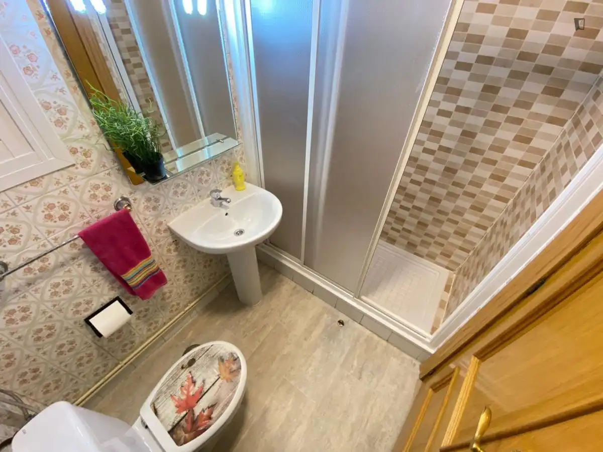 Bany de Apartament per a compartir en Fuenlabrada amb Calefacció, Moblat i Microones