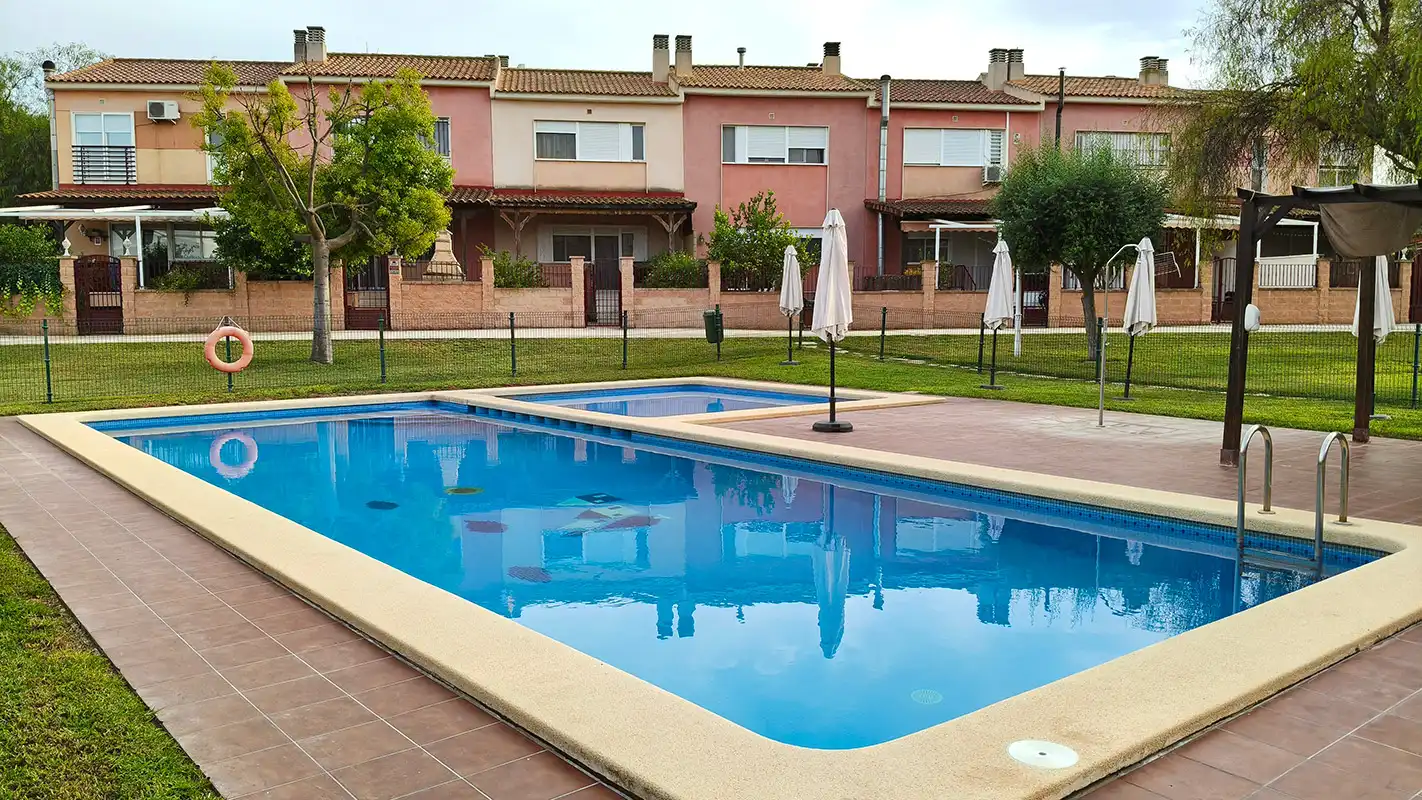 Swimming pool of Detached homes for sale in Pedanías Oeste