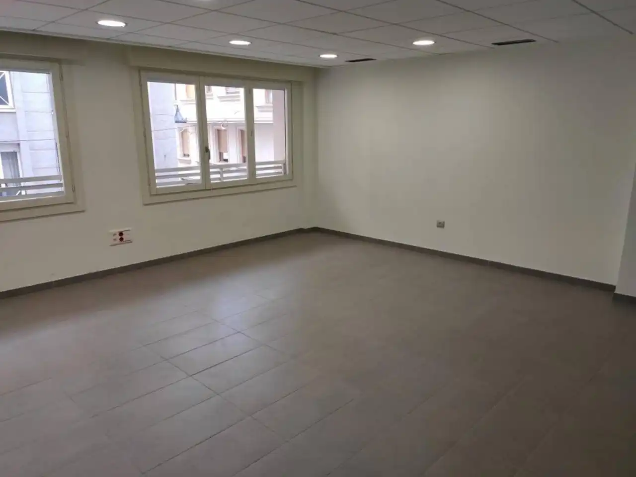 Büro mit Aufzug zur Miete in Plaza de Toros - Avenida Chapí - Trinquete