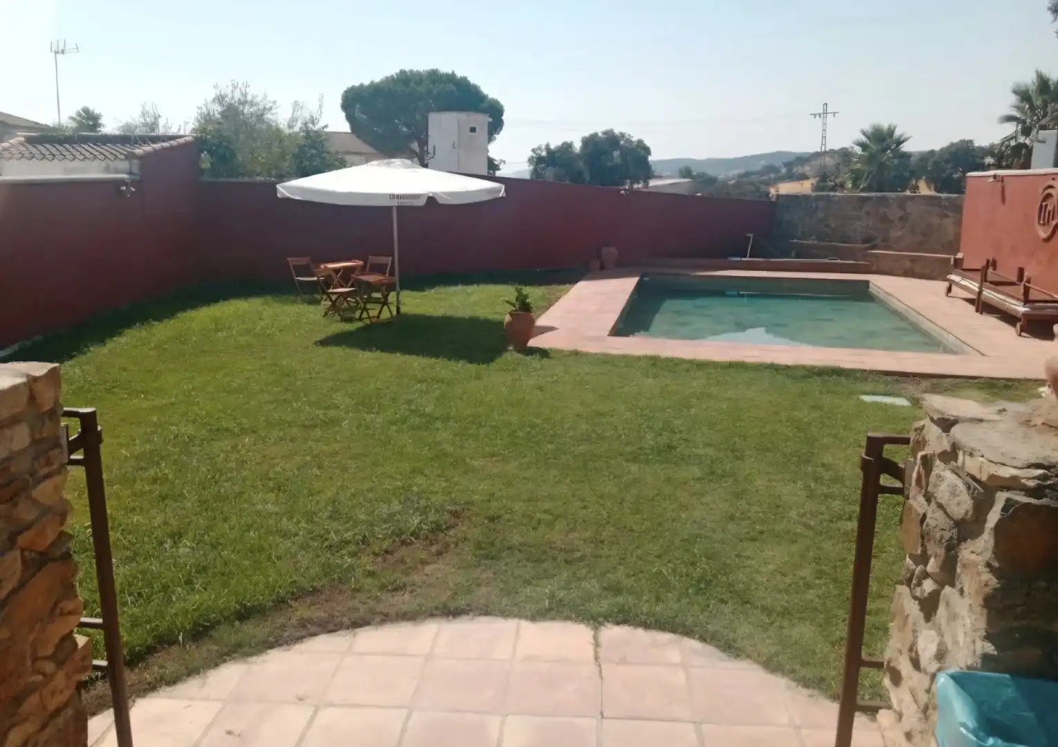 Piscina de Casa adosada en venda en El Castillo de las Guardas amb Jardí privat i Piscina