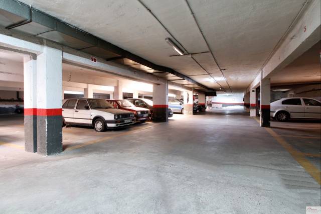 Garaje en Venta en Calle Salvador del Mundo en Vista Alegre