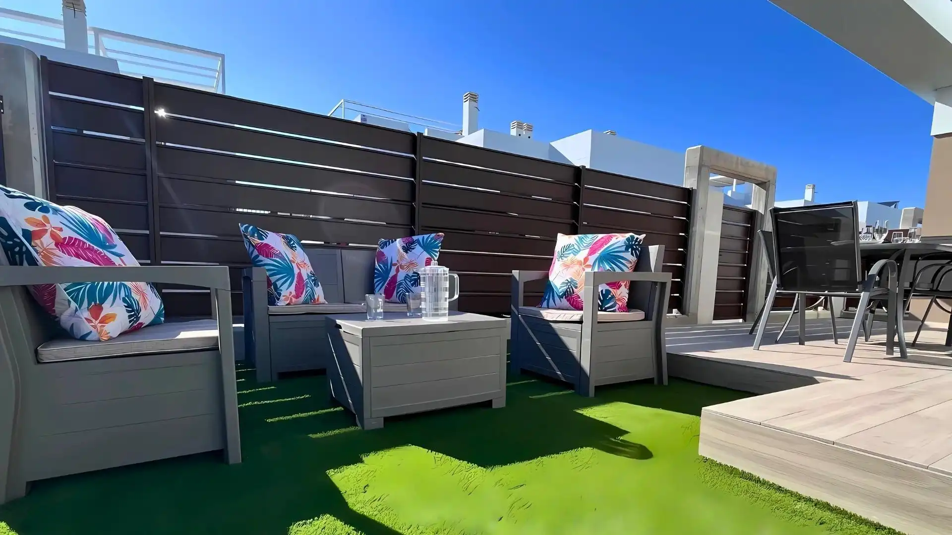 Terrasse von Einfamilien-Reihenhaus zum Verkauf in Madrid mit Schwimmbad
