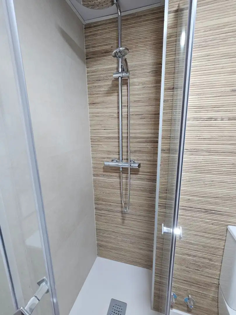 Baño de Piso de alquiler en Madrid con Aire acondicionado y Calefacción