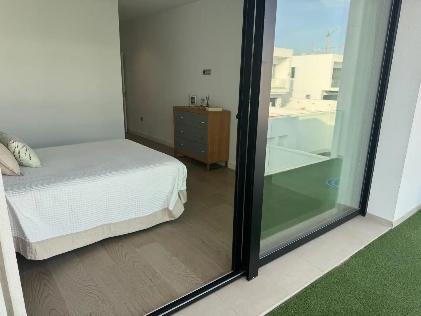 Terrassa de Casa adosada en venda en Dos Hermanas amb Aire condicionat, Calefacció i Jardí privat