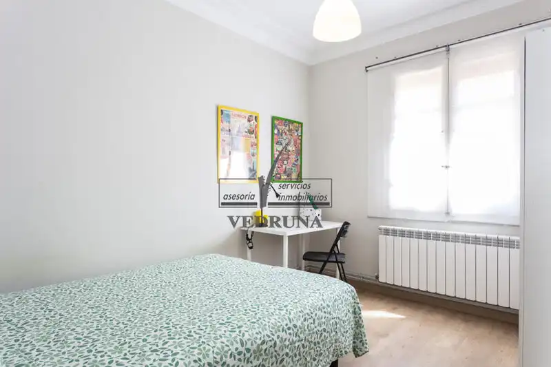 Schlafzimmer von Wohnung zur Miete in Zaragoza mit Heizung