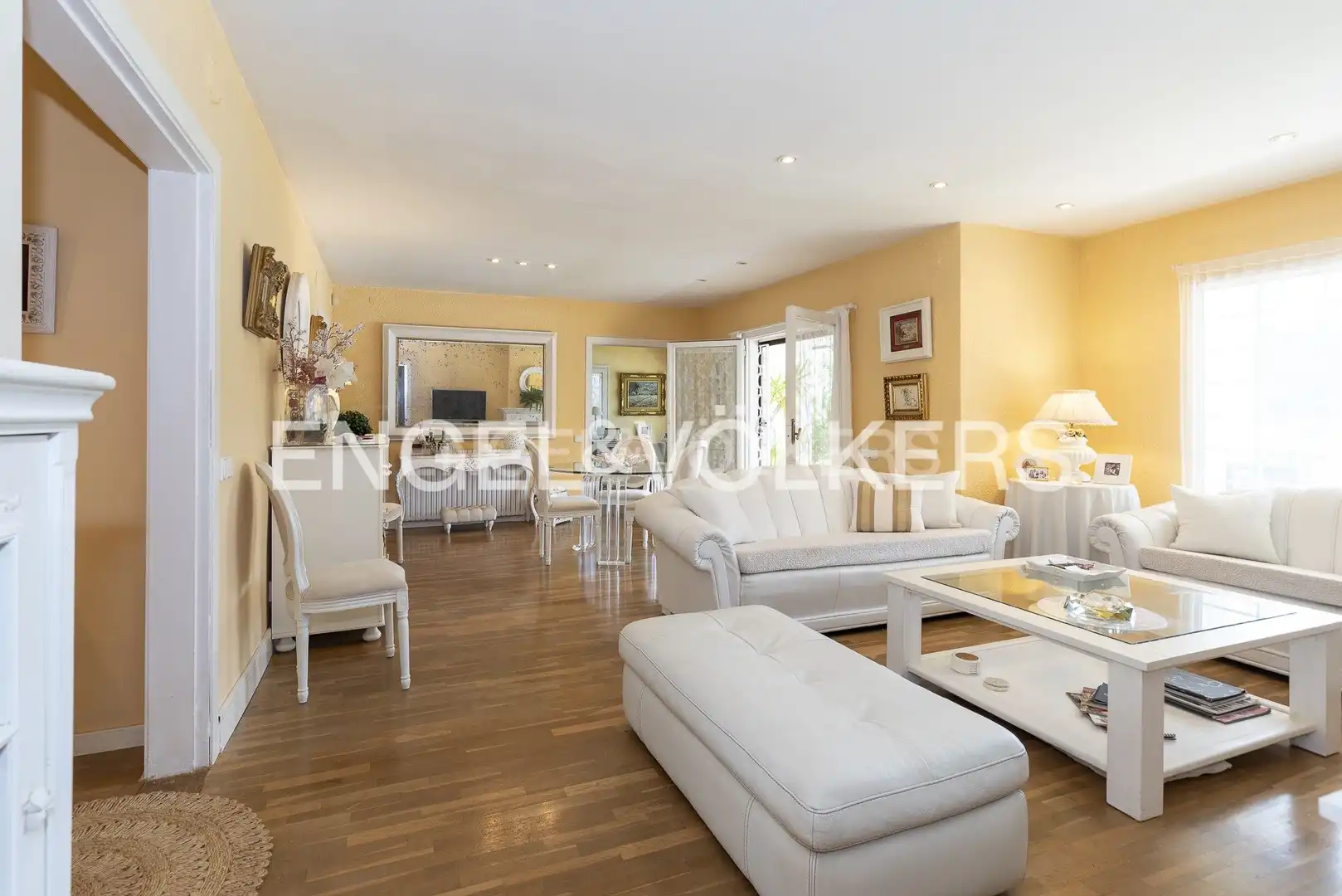 Sala de estar de Casa o chalet en venta en Sant Cugat del Vallès con Aire acondicionado, Calefacción y Jardín privado