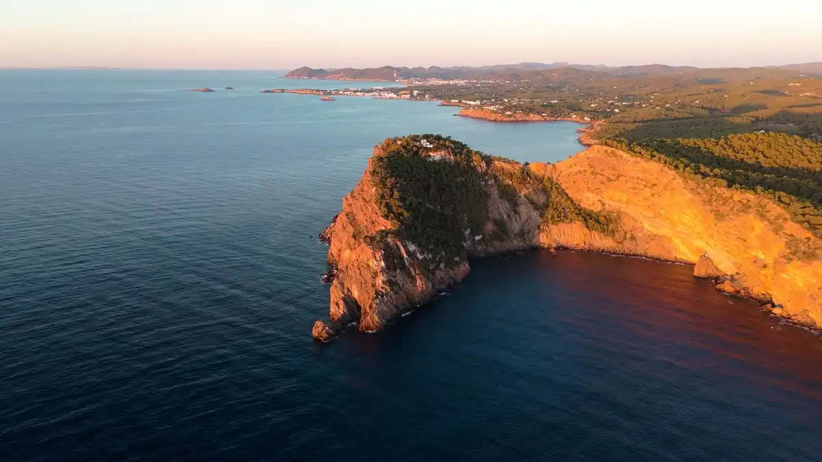 Vista exterior de Casa o xalet en venda en Santa Eulària des Riu amb Aire condicionat, Calefacció i Jardí privat