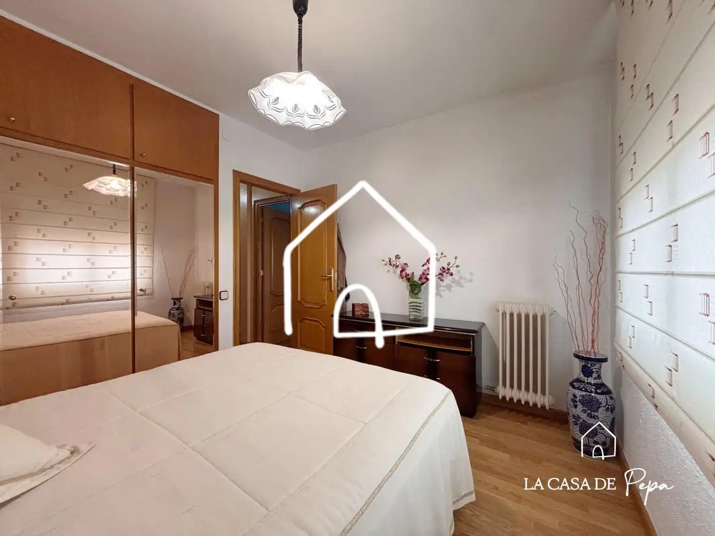Habitación de Casa adosada en venta en Viladecans con Aire acondicionado, Calefacción y Jardín privado