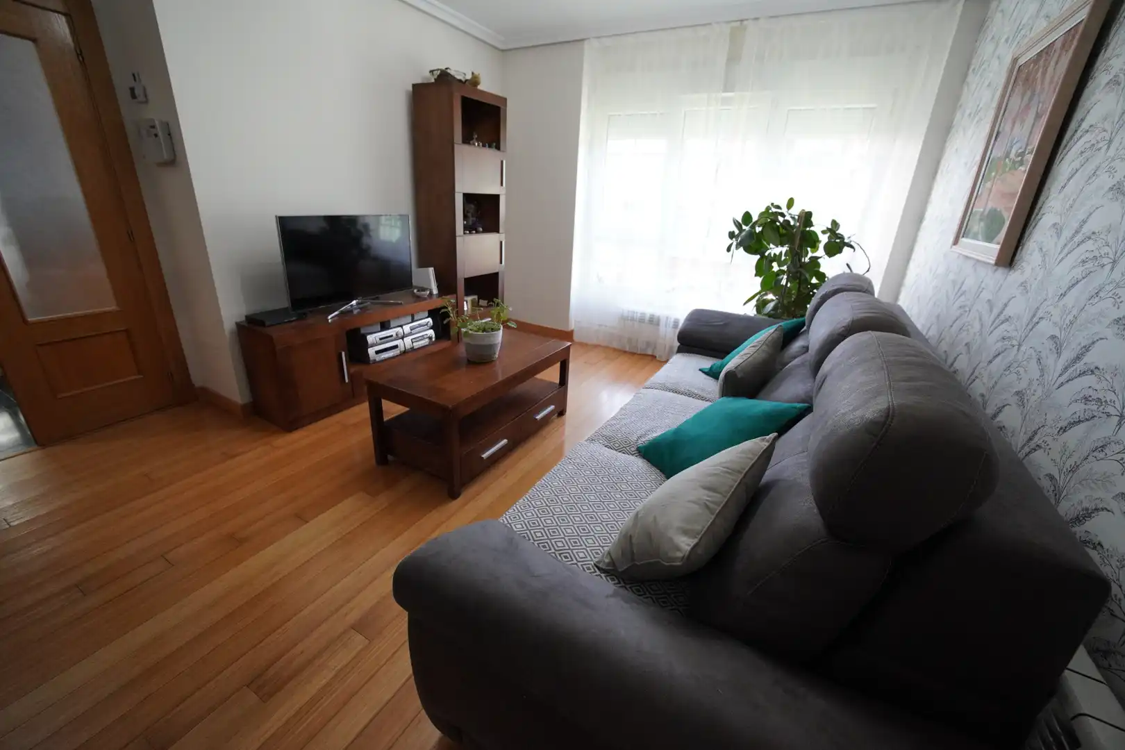 Sala d'estar de Casa adosada en venda en Corvera de Asturias amb Calefacció, Jardí privat i Parquet