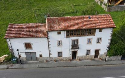 Vista exterior de Casa o xalet en venda en Cabrales amb Calefacció, Jardí privat i Terrassa