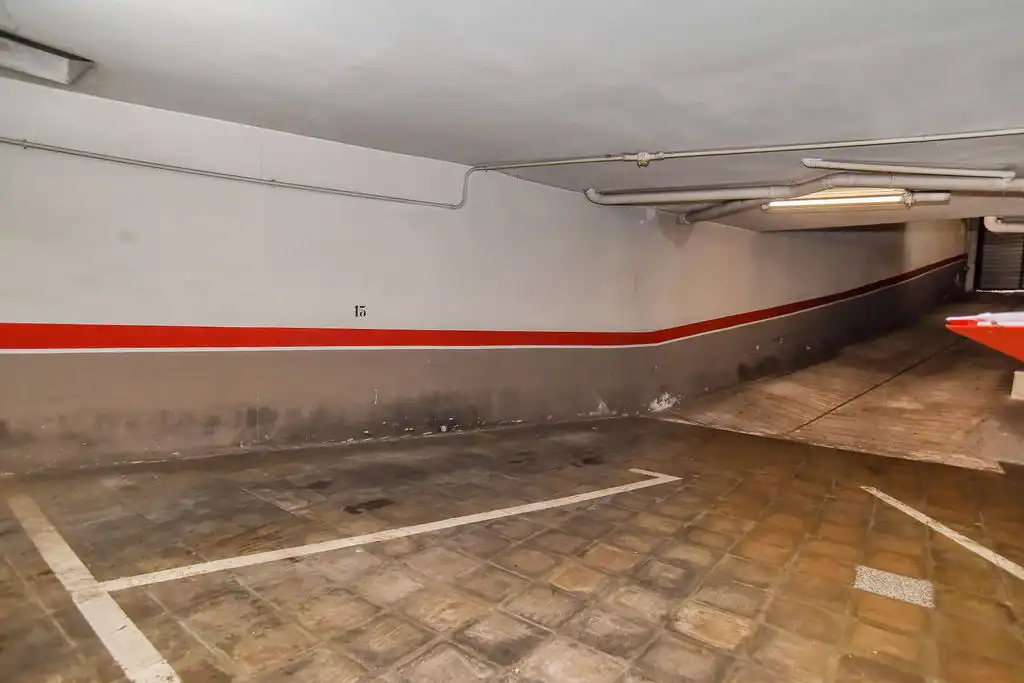 Aparcament de Garatge en venda en Centre - Sant Oleguer