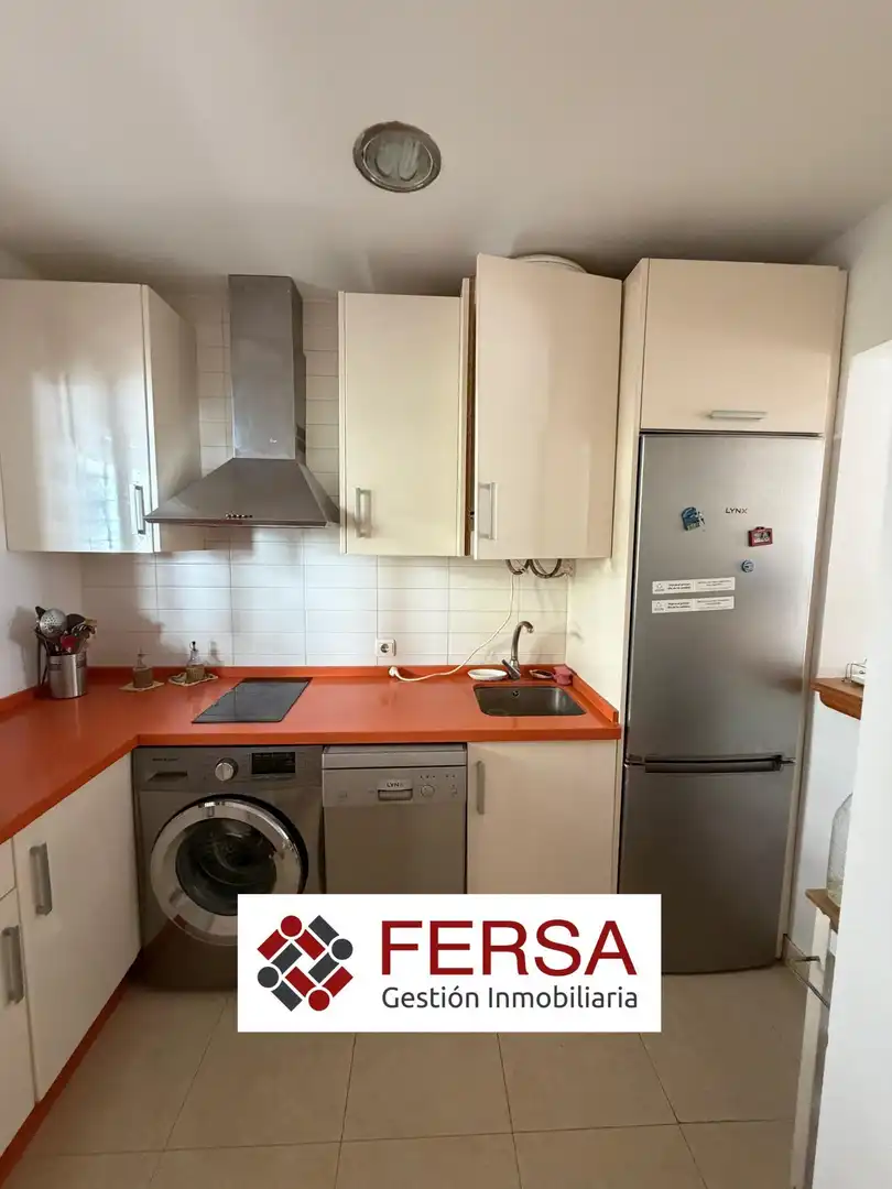 Cuina de Apartament de lloguer en El Puerto de Santa María amb Calefacció, Jardí privat i Terrassa