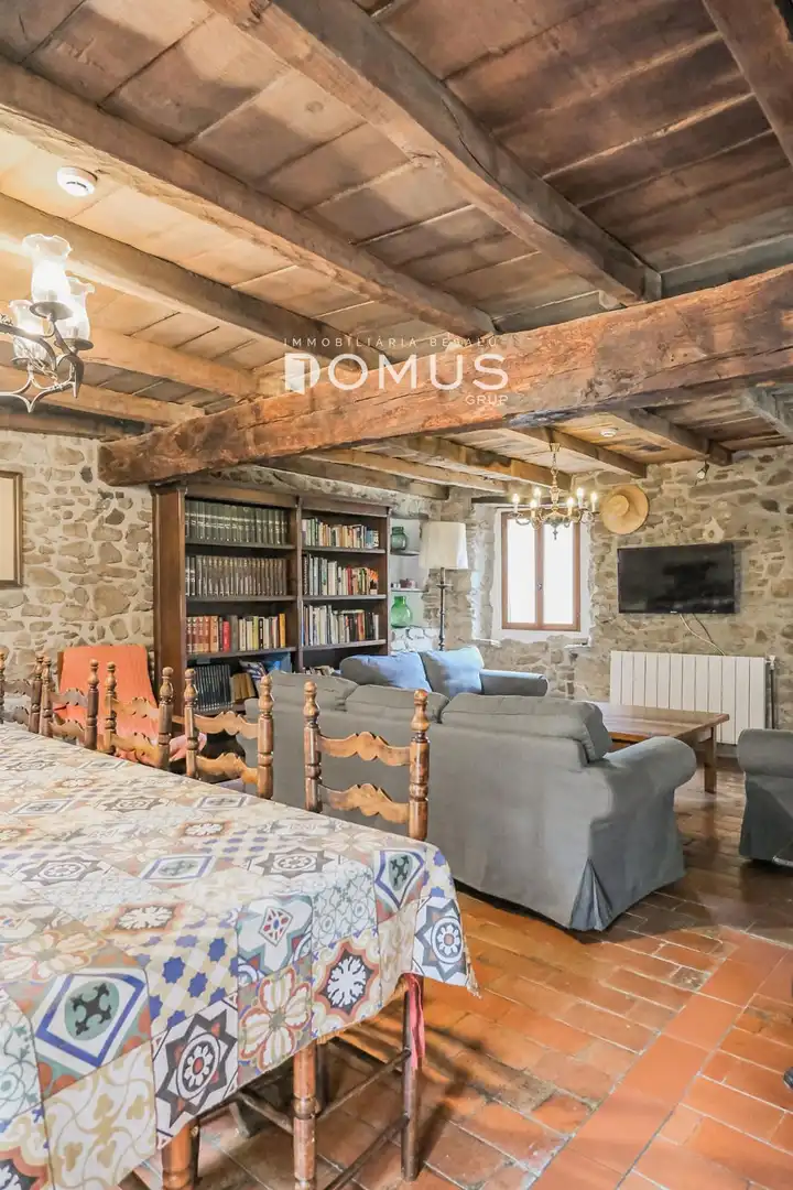 Sala de estar de Finca rústica en venta en Santa Pau con Calefacción, Parquet y Piscina