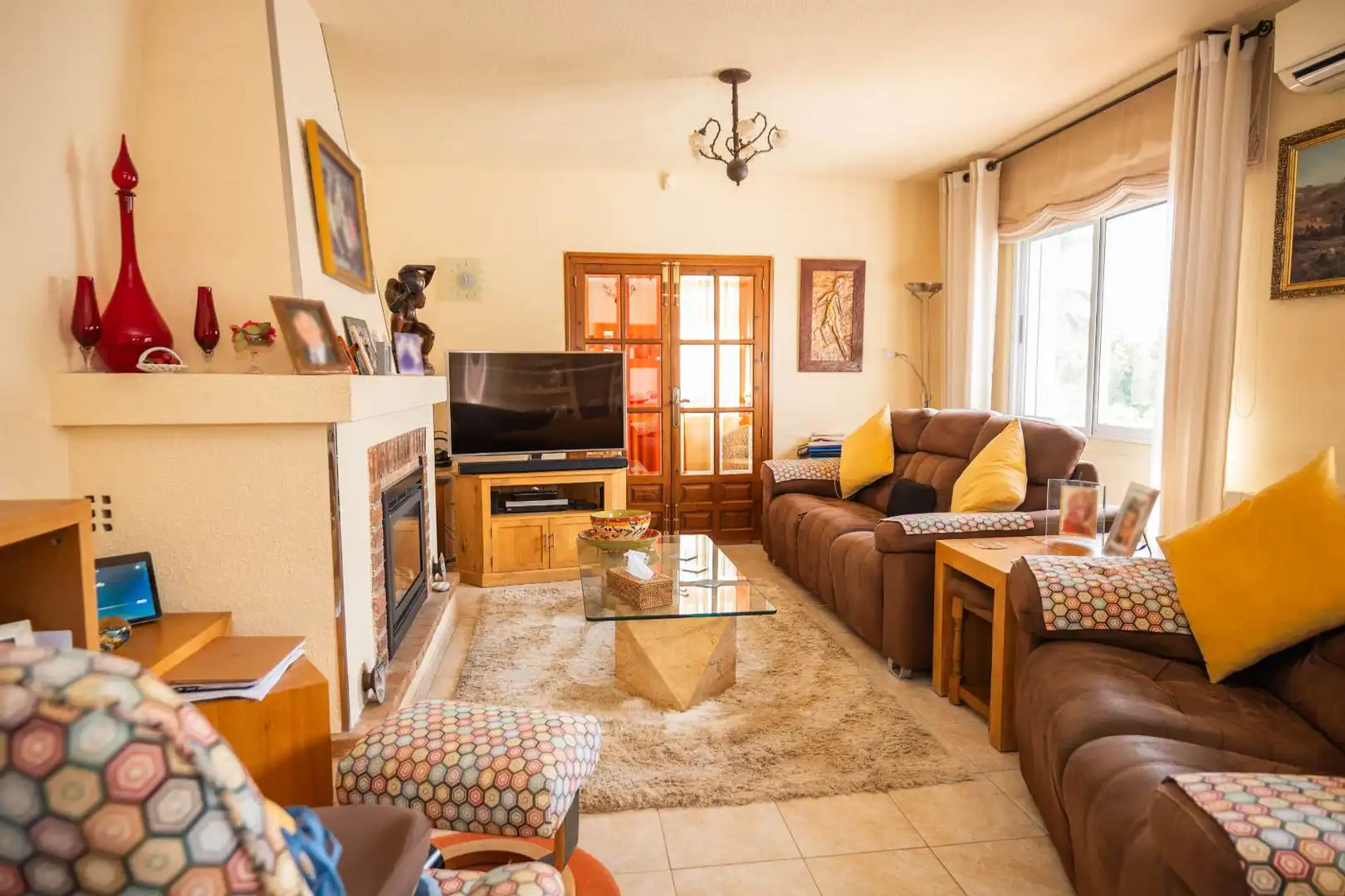 Wohnzimmer von Einfamilien-Reihenhaus zum Verkauf in Orihuela mit Klimaanlage, Heizung und Terrasse